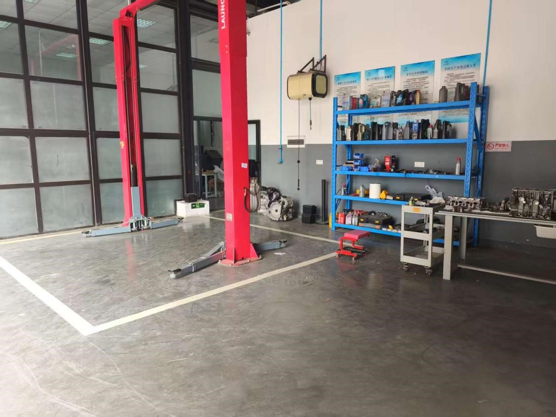 汽车服务中心实训室.jpg